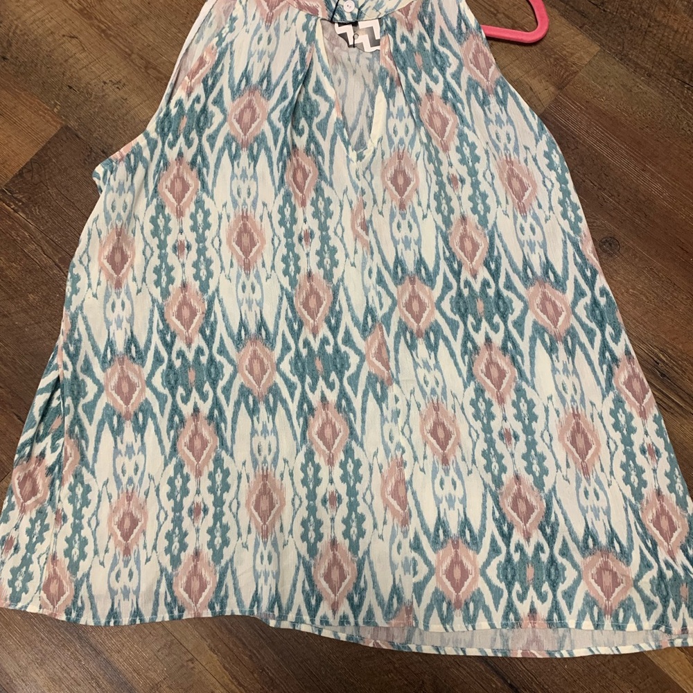 Women’s sleeveless top